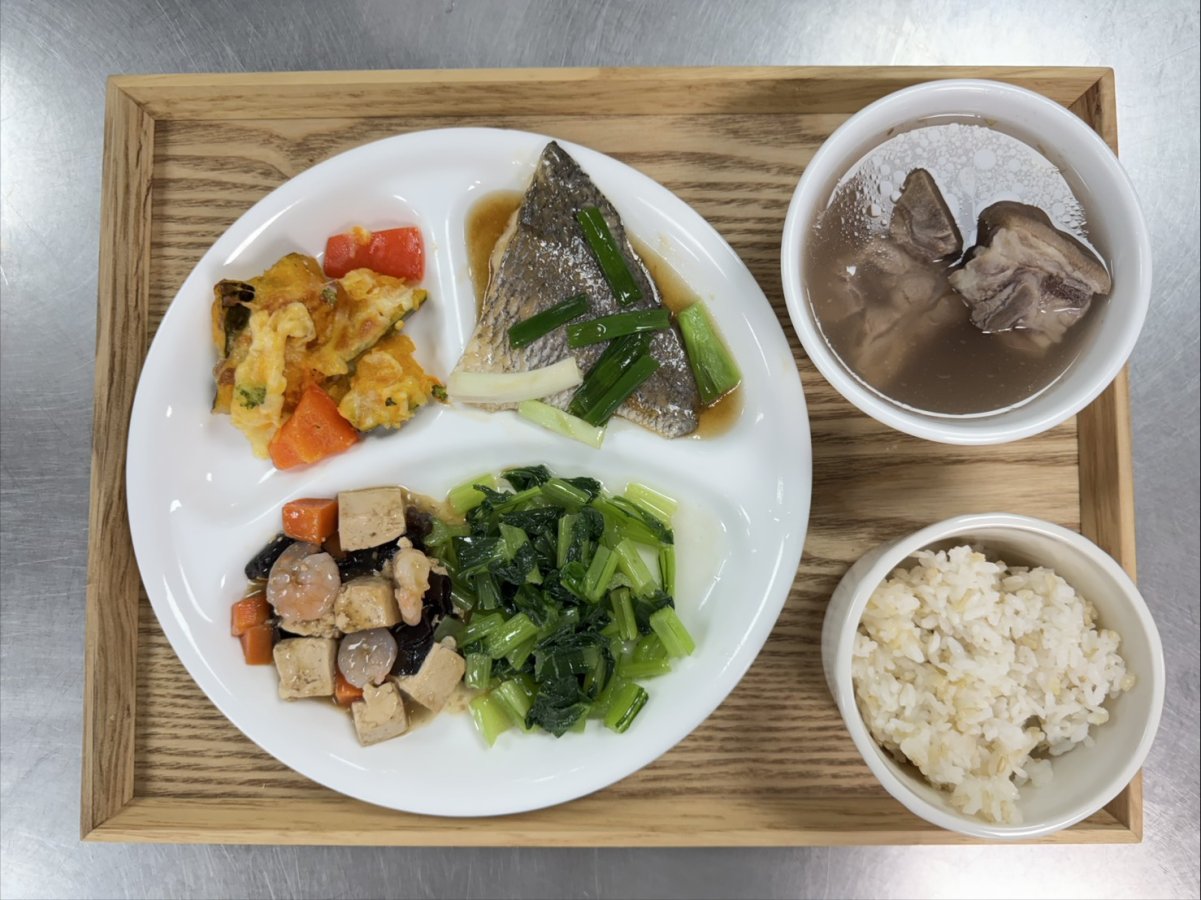 1150122-1-現代坐月子除了藥膳補湯更應回歸健康飲食的原則本圖為婦幼院區提供產婦的月子餐飲食圖由北市聯醫婦幼院區提供.jpg