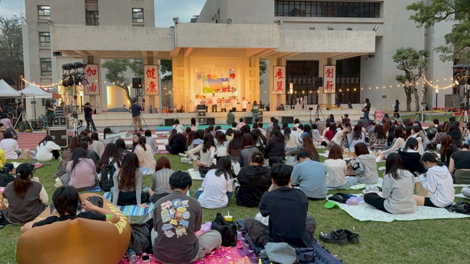 1150409-3-草地音樂節舞蹈表演照片由福中職能工作坊提供.jpg