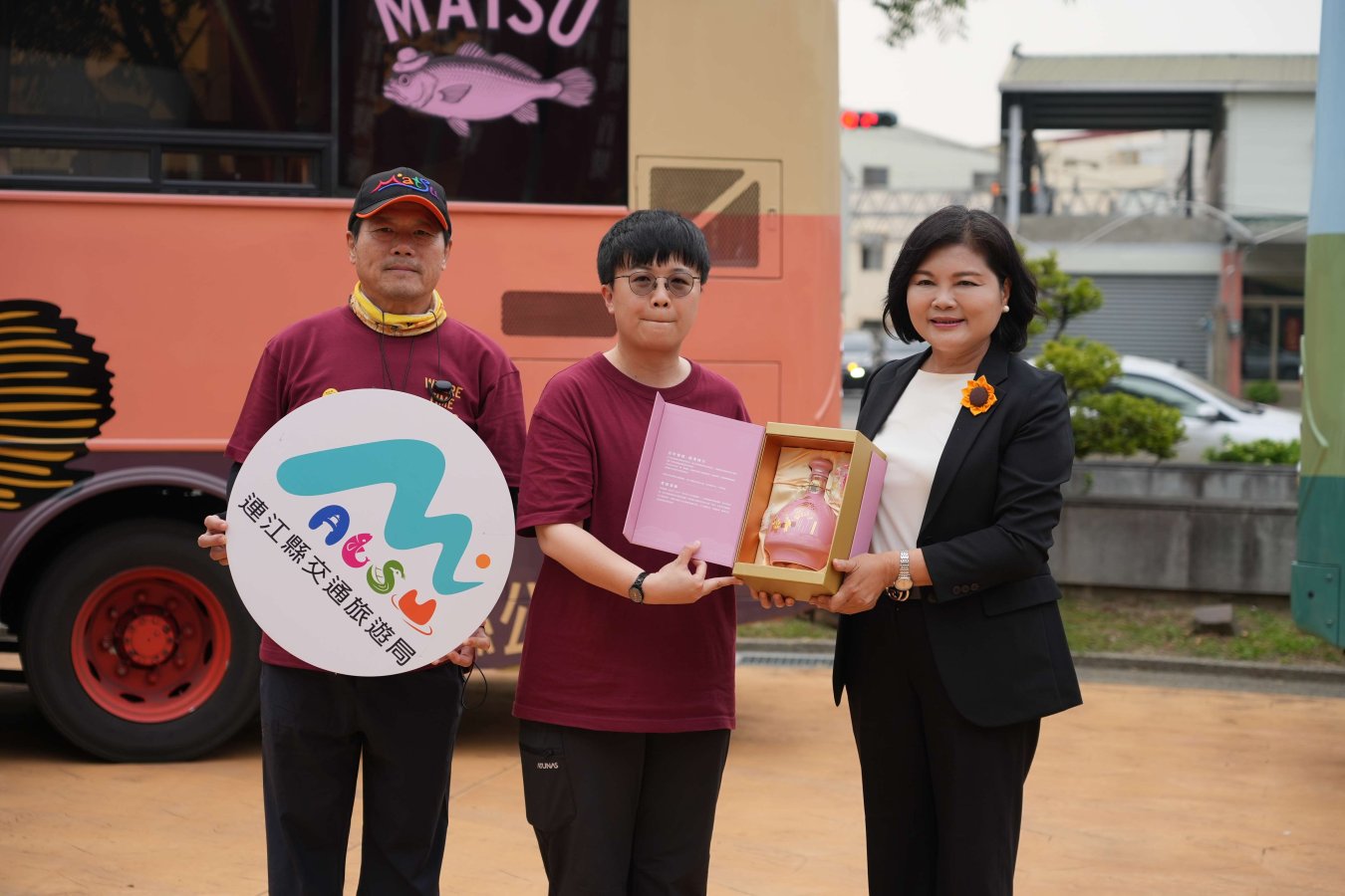 913dabc7-7a77-4750-ac25-164db7dae90c.jpg