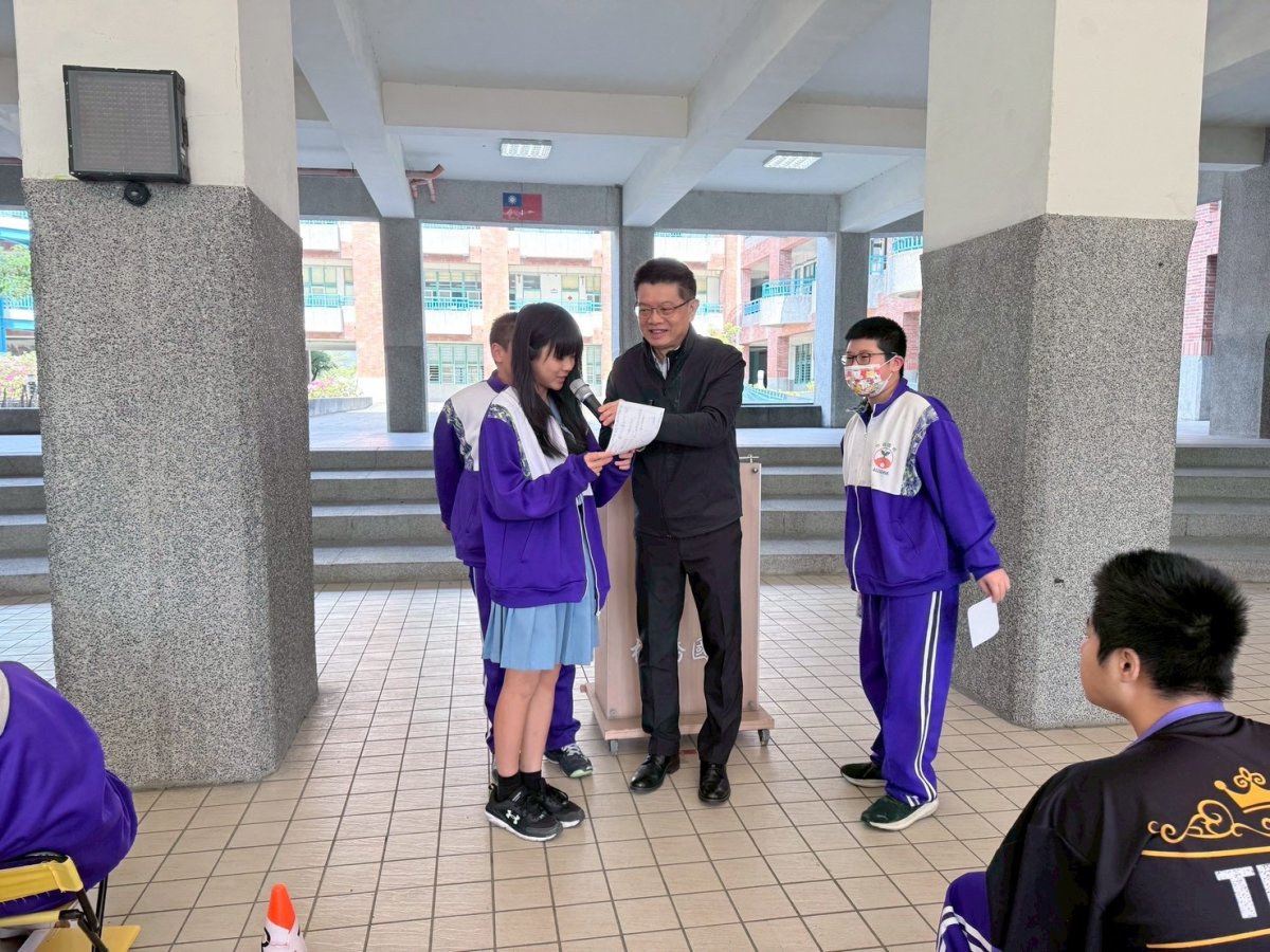 人權講座中學生們主動表達出自己的想法與見解_0.jpg