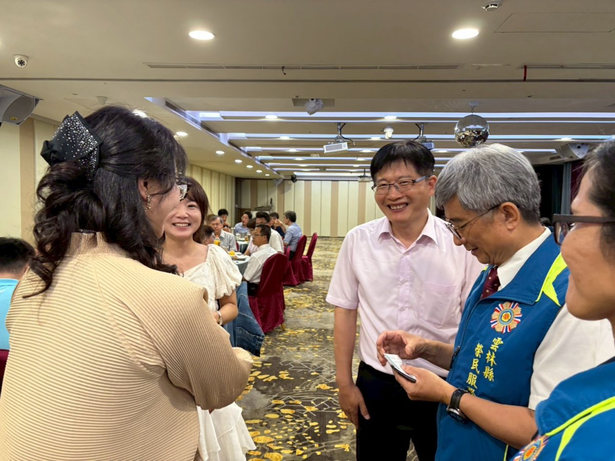 勞動力發展署雲嘉南分署劉邦棟分署長右3共同參加雲林縣工業會理監事聯席會_0.jpg