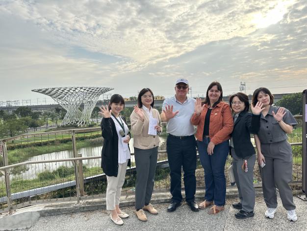 參觀綠能示範場域戶外藝術.jpg