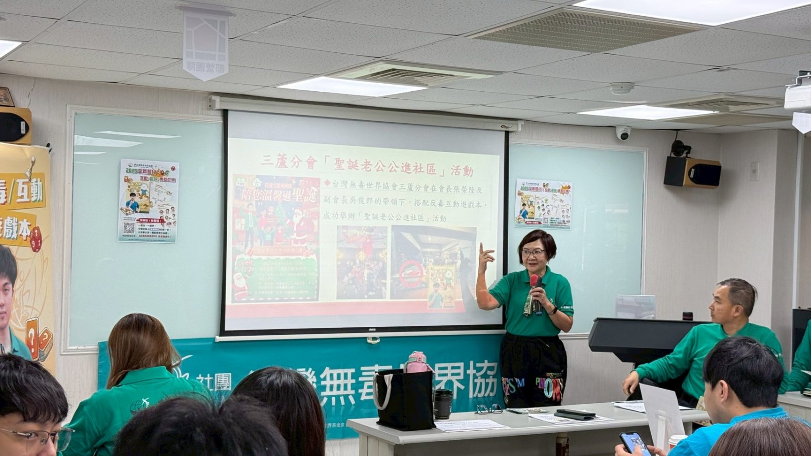 圖二創會理事長吳玉珍醫師講授如何運用教材推廣反毒教育.jpg