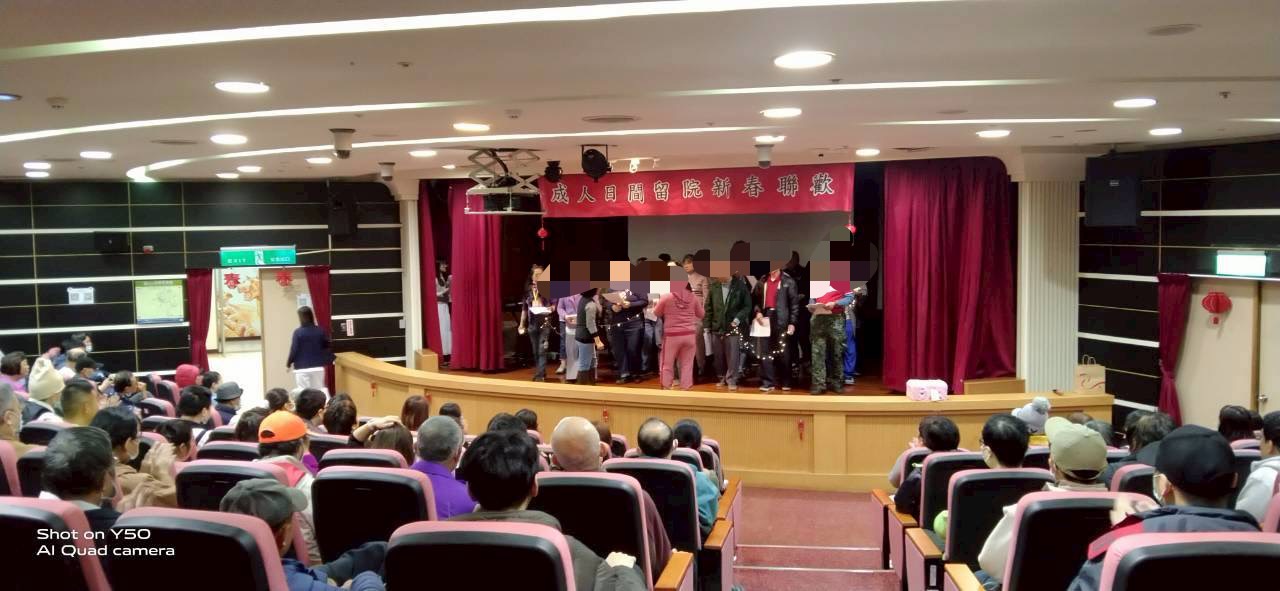 照片三去年榮獲健心盃合唱團競賽第三名的學員演唱火金姑桃療提供.jpg
