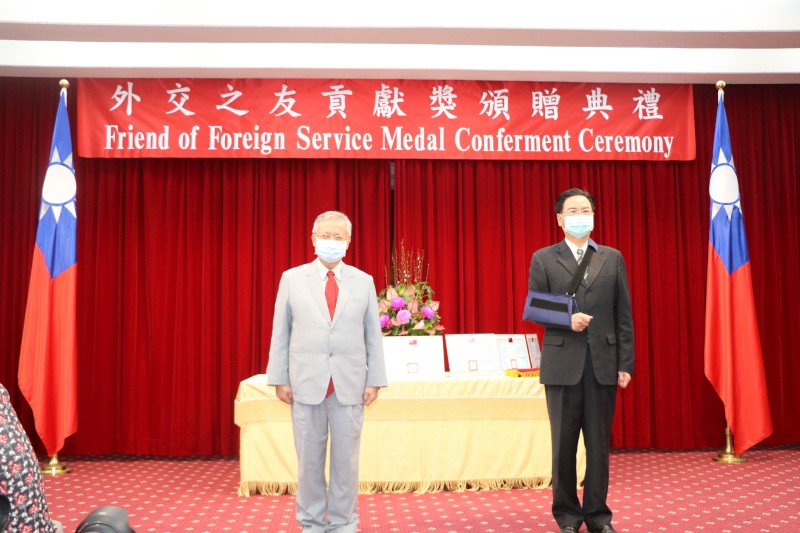 林昭庚教授榮獲今年外交部頒發外交之友貢獻獎表揚