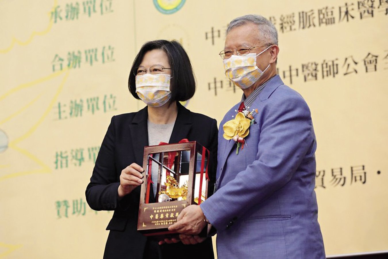 蔡英文總統於今年第91屆國醫節慶祝大會表揚林昭庚講座教授