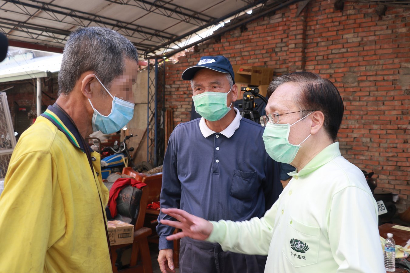 05簡院長提醒江先生注意衛生習慣還要他到醫院做檢查