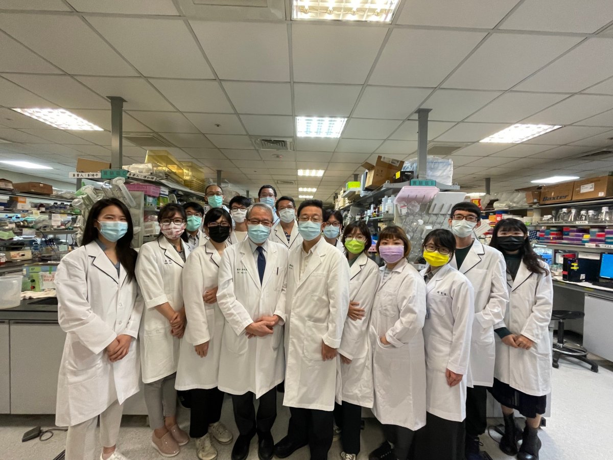 中國醫藥大學附設醫院器官移植中心榮譽院長鄭隆賓教授帶領的幹細胞科研團隊