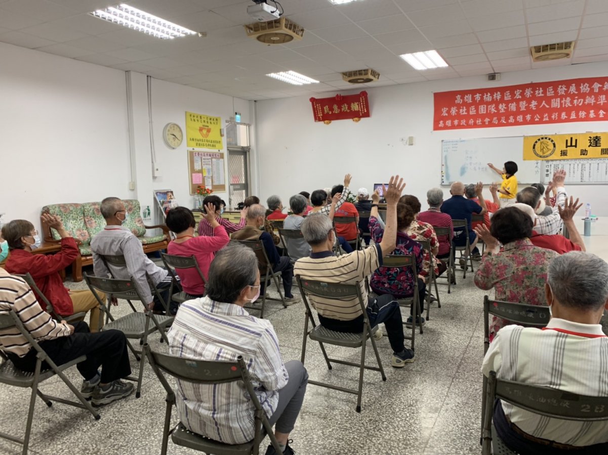 講師提問時長輩們都相當踴躍回應