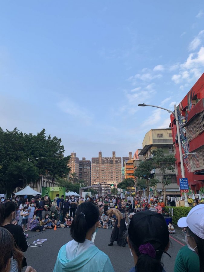 精彩的街舞表演吸引了現場民眾的眾多目光及掌聲