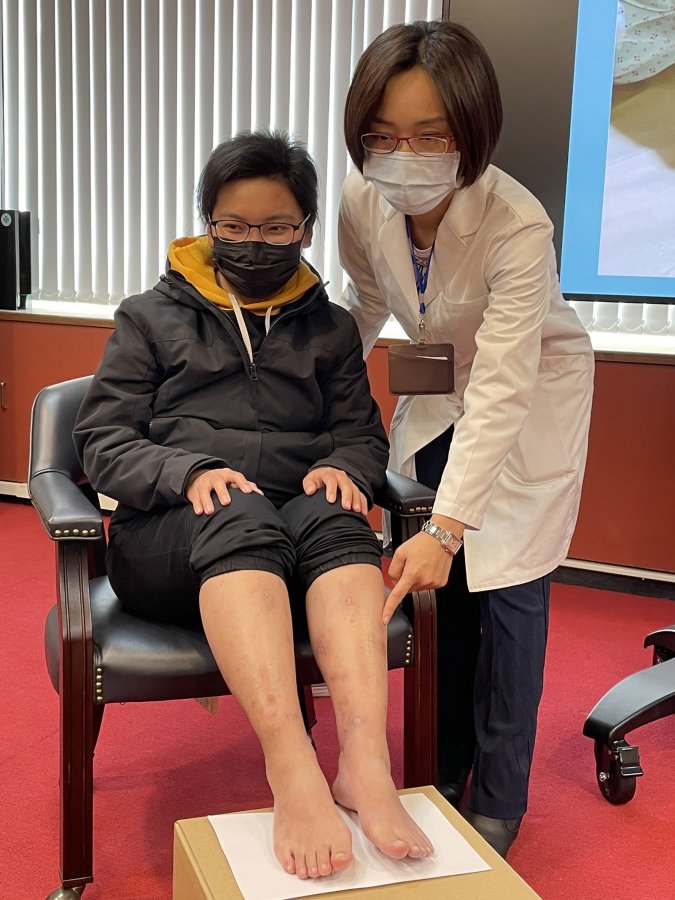 黃士婷醫師與病友 3