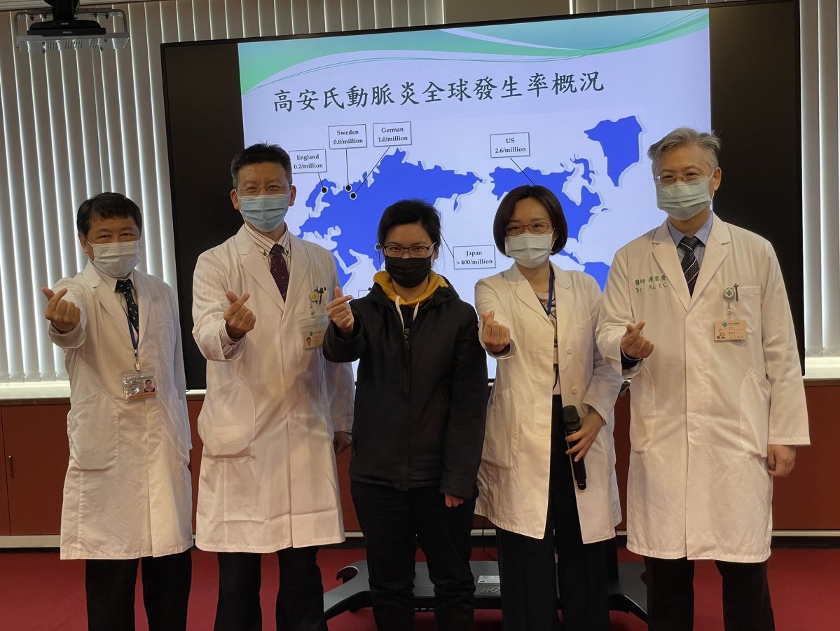 醫療團隊與病友合照 3