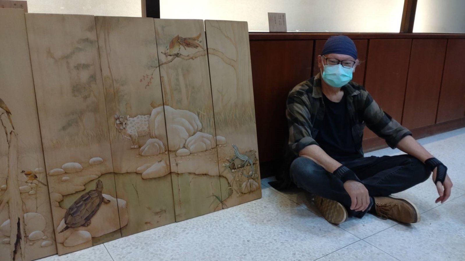 高智能作品水塘野趣由床板木拼製而成無外框的設計便於日後設計的擴充