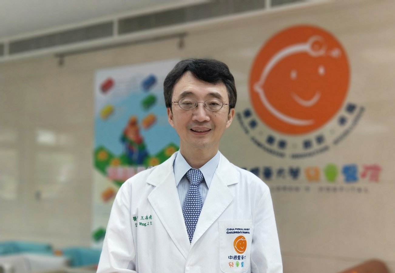 王志堯 橫式半身背景模糊