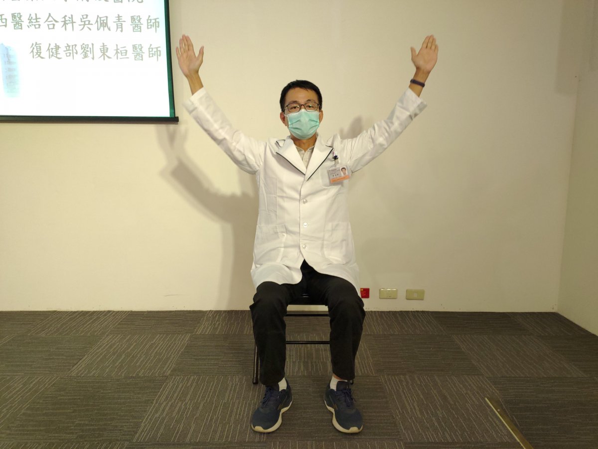 5.坐姿W夾背A copy