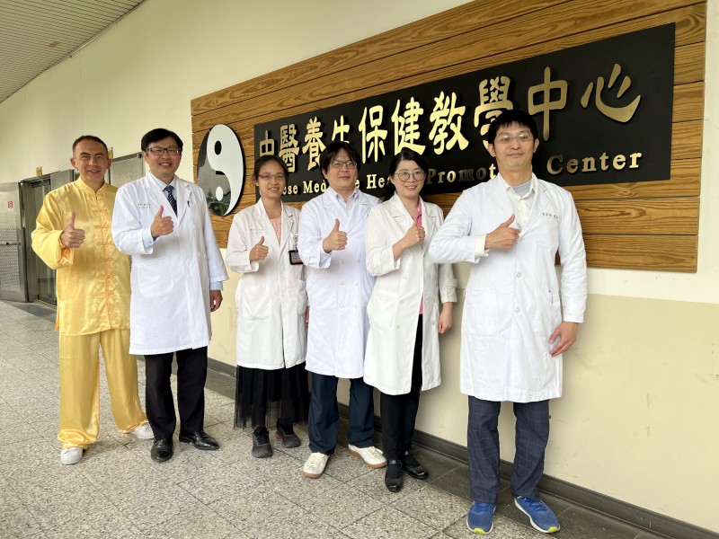 中國醫藥大學中醫學院太極拳中西醫合作研究團隊 800