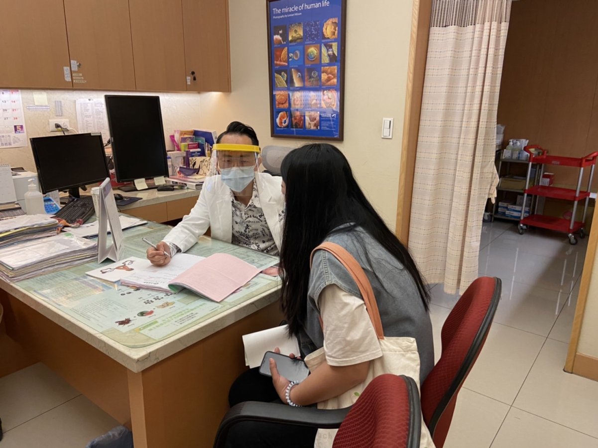 李俊逸醫師為中國廣州婦女採受卵試管成功