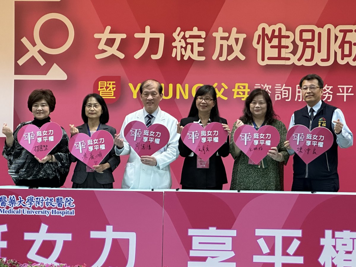 230322 1 簽名合照