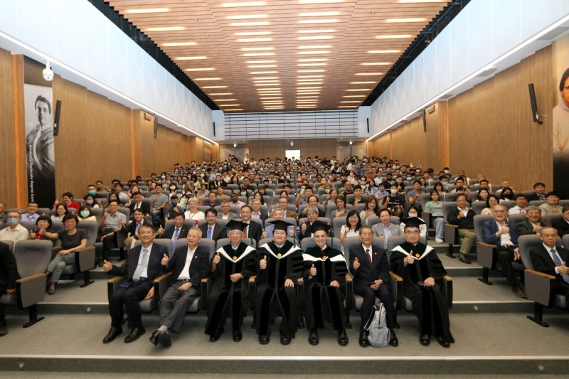 中國醫藥大學112學年度名譽博士頒授會場盛況800