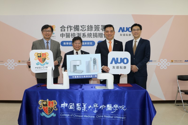 顏宏融院長王陸海副校長與柯富仁執行長廖世宏總經理左至右簽約後開心合影800