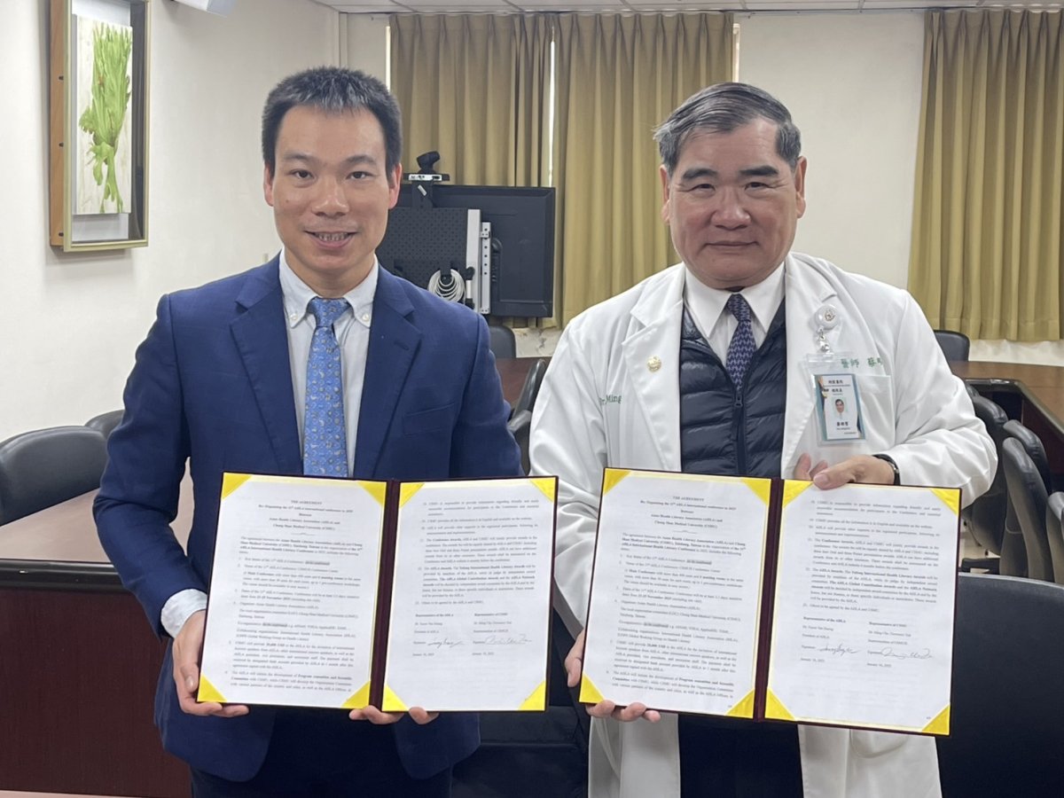 圖一右中山附醫蔡明哲總院長左 AHLA亞洲健康識能學會楊閔盛主席Dr. Tuyen Van Duong