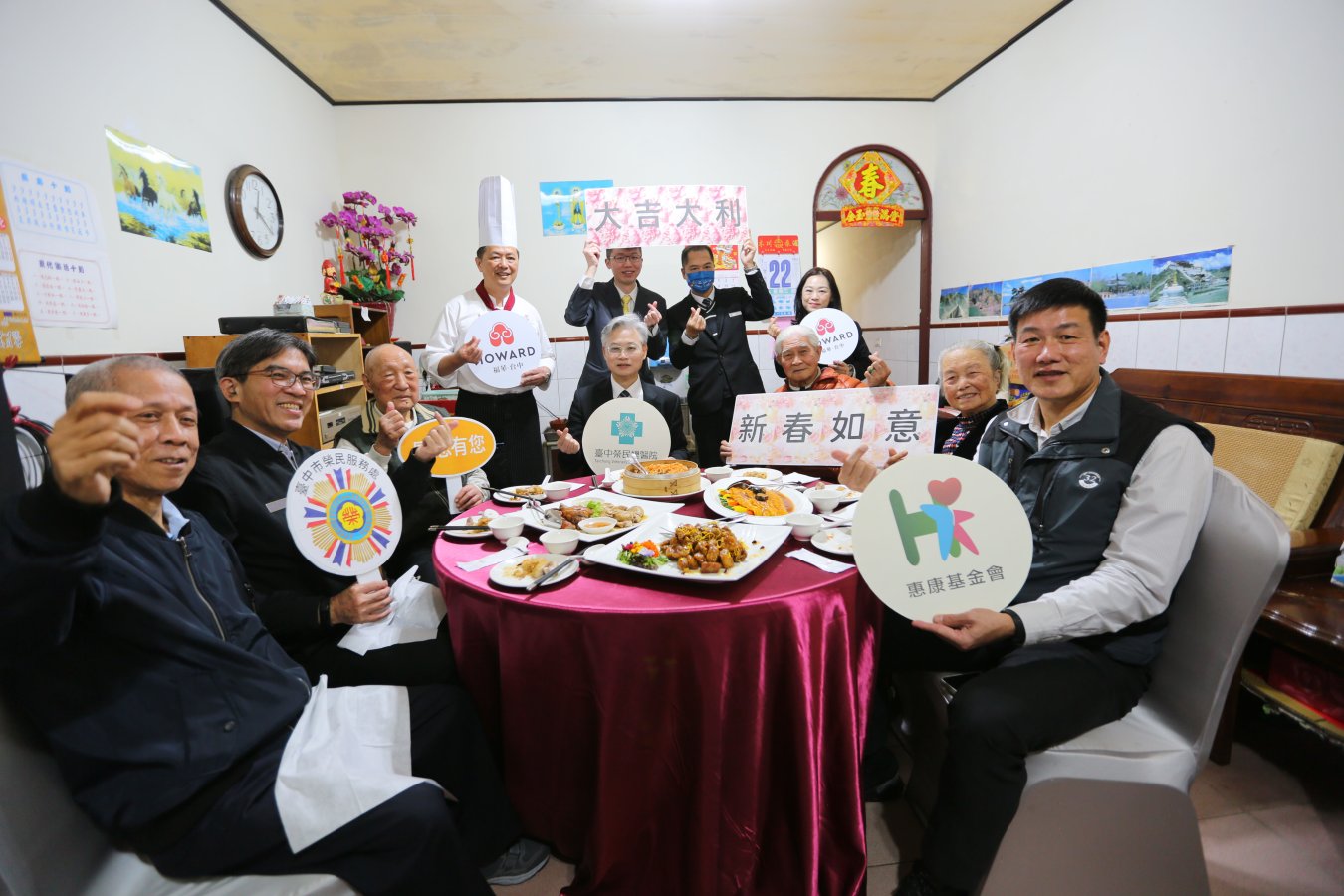 圖說臺中榮總傅雲慶院長中和臺中市榮民服處陳宗貴處長左21月22日至大肚區訪視92歲
