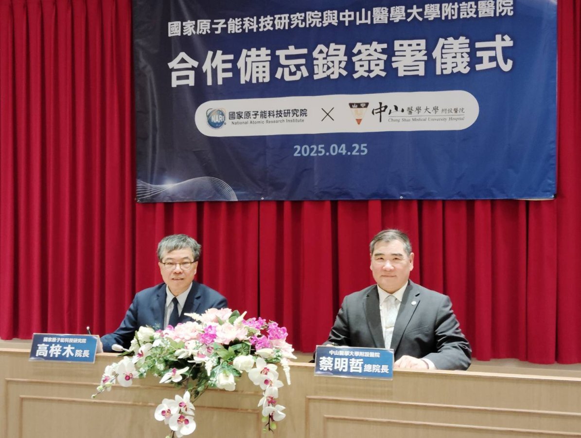 2圖說中山附醫與國原院簽署合作備忘錄右中山醫學大學附設醫院蔡明哲院長左國