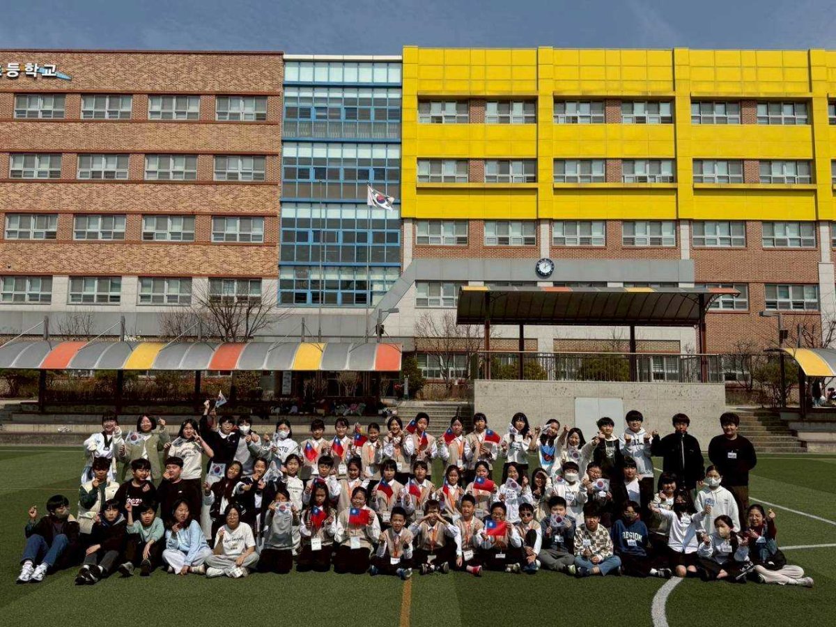 LINE ALBUM 1150401韓國巨餘初等學校交流 260401 3