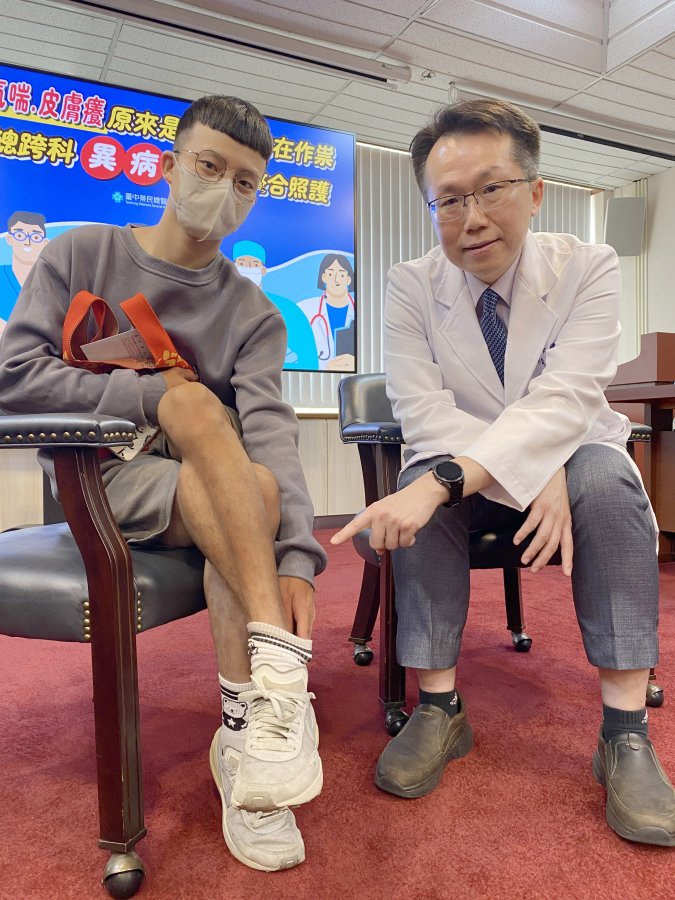 程先生經生物製劑治療改善個人因第二型過敏發炎反應引起的嚴重蕁麻疹小腿尚留有過