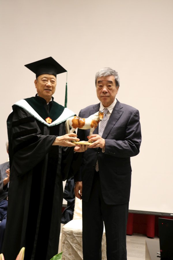 3蔡長海董事長感謝電腦科學家孔祥重院士蒞校畢業典禮專題演講2000