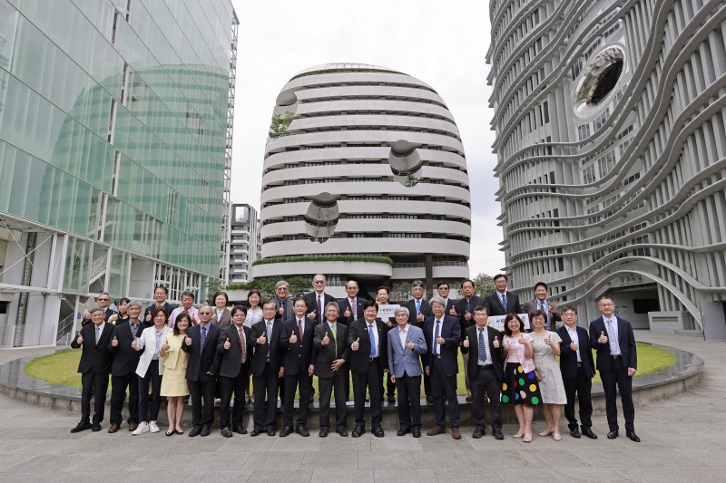 1中國醫藥大學洪明奇校長帶領的菁英幕僚團隊800