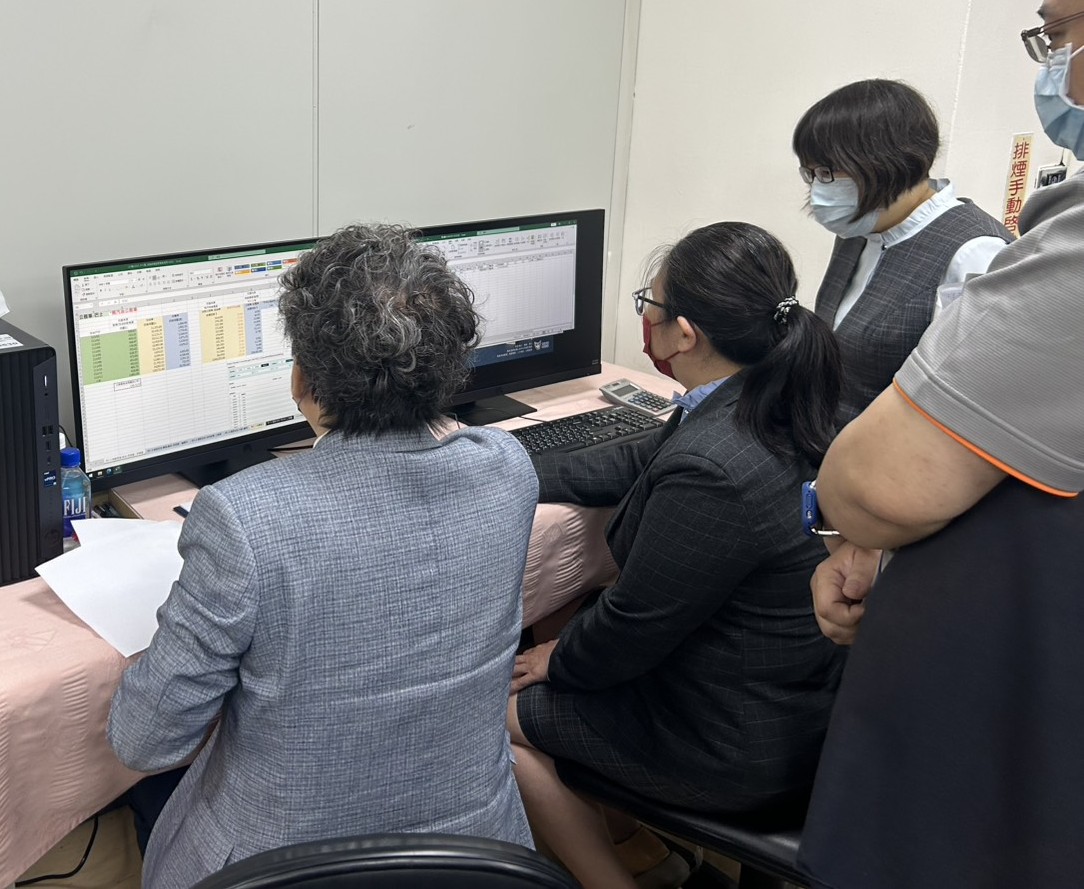 2圖二中山附醫醫療品質中心趙庭興副院長稽核院內碳盤查清冊