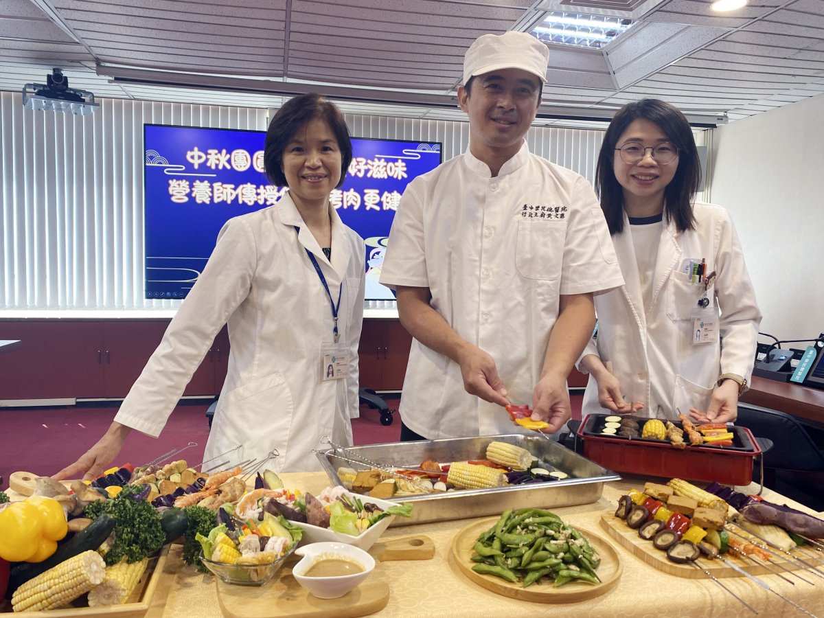 臺中榮總營養室指出選用當季在地食材植物性食物並以海鮮和白肉取代紅肉等方式 copy