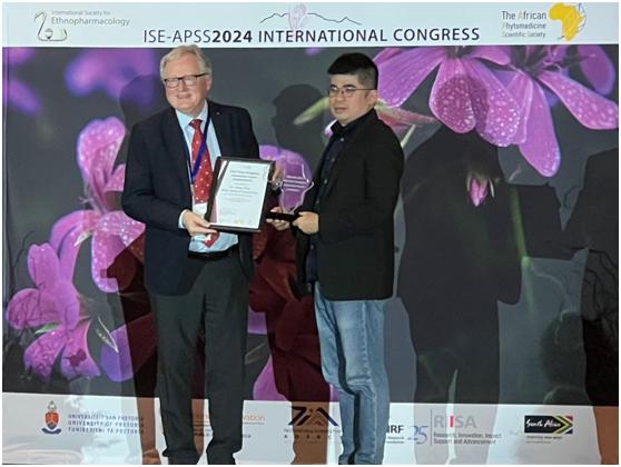 趙嶸副教授代表中藥青黛研究團隊獲頒Prof Peter Houghton Innovation Award Institutional 研究創新獎 copy