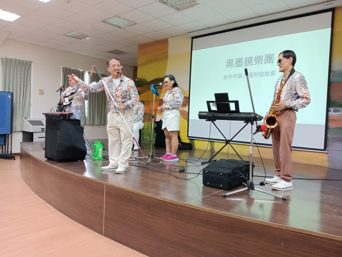 LINE ALBUM 1141117黑墨鏡樂團 251117 4