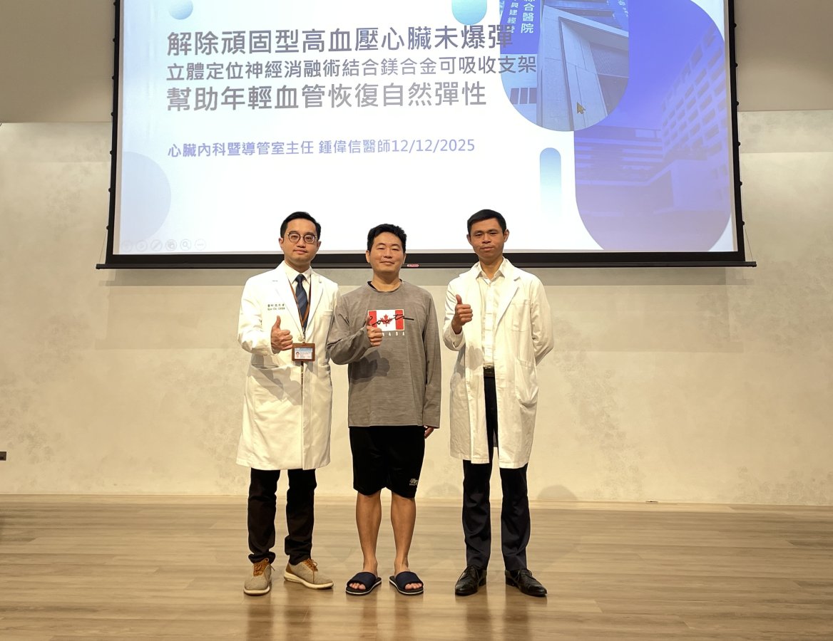 1市醫鍾偉信醫師與患者合照1212